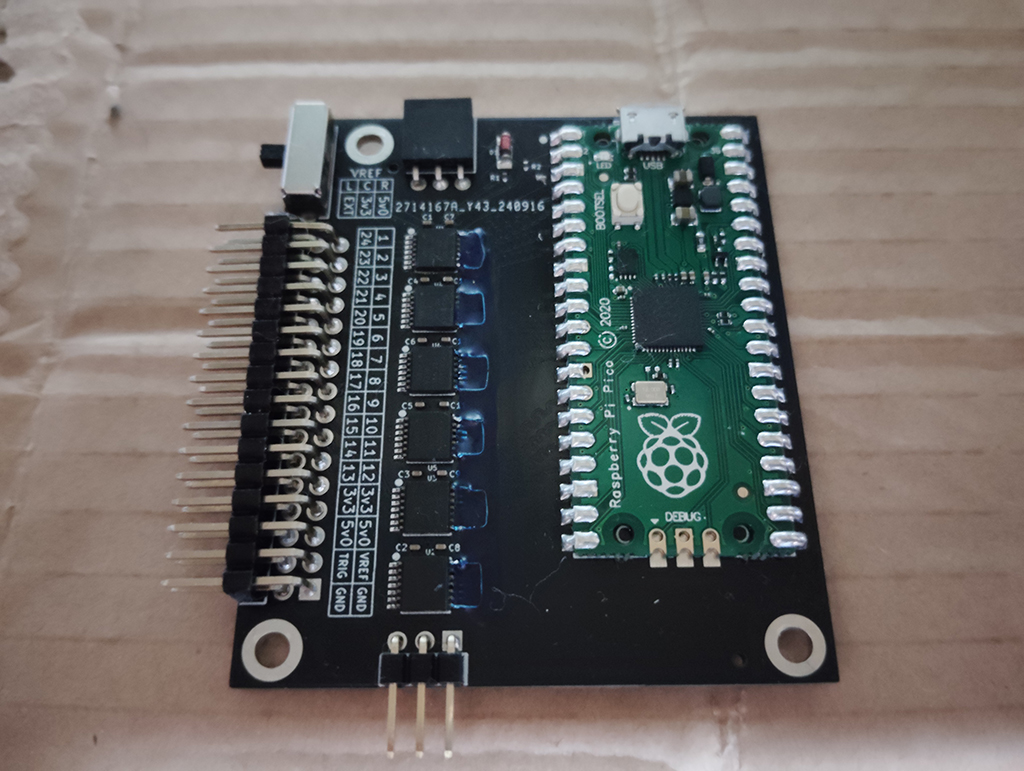 Source : https://private-user-images.githubusercontent.com/4086913/371274984-cbf87396-40b4-49de-9542-2da3587a47cd.jpg?jwt=eyJhbGciOiJIUzI1NiIsInR5cCI6IkpXVCJ9.eyJpc3MiOiJnaXRodWIuY29tIiwiYXVkIjoicmF3LmdpdGh1YnVzZXJjb250ZW50LmNvbSIsImtleSI6ImtleTUiLCJleHAiOjE3NDMwMjM2NjMsIm5iZiI6MTc0MzAyMzM2MywicGF0aCI6Ii80MDg2OTEzLzM3MTI3NDk4NC1jYmY4NzM5Ni00MGI0LTQ5ZGUtOTU0Mi0yZGEzNTg3YTQ3Y2QuanBnP1gtQW16LUFsZ29yaXRobT1BV1M0LUhNQUMtU0hBMjU2JlgtQW16LUNyZWRlbnRpYWw9QUtJQVZDT0RZTFNBNTNQUUs0WkElMkYyMDI1MDMyNiUyRnVzLWVhc3QtMSUyRnMzJTJGYXdzNF9yZXF1ZXN0JlgtQW16LURhdGU9MjAyNTAzMjZUMjEwOTIzWiZYLUFtei1FeHBpcmVzPTMwMCZYLUFtei1TaWduYXR1cmU9MDkxNzVmZjIzYzk2YjRiZGM0MTEyMjg2NTQwNGEzMDFmODExMmJhZDc4ODczOTMyZDYzNjg5NTkyNjc0NjY4NSZYLUFtei1TaWduZWRIZWFkZXJzPWhvc3QifQ.sO695AfKcsFcViSTJIMtsnAAsg0DqaTn-pIk3HAsoiI Dr Gusman Logic Analyzer