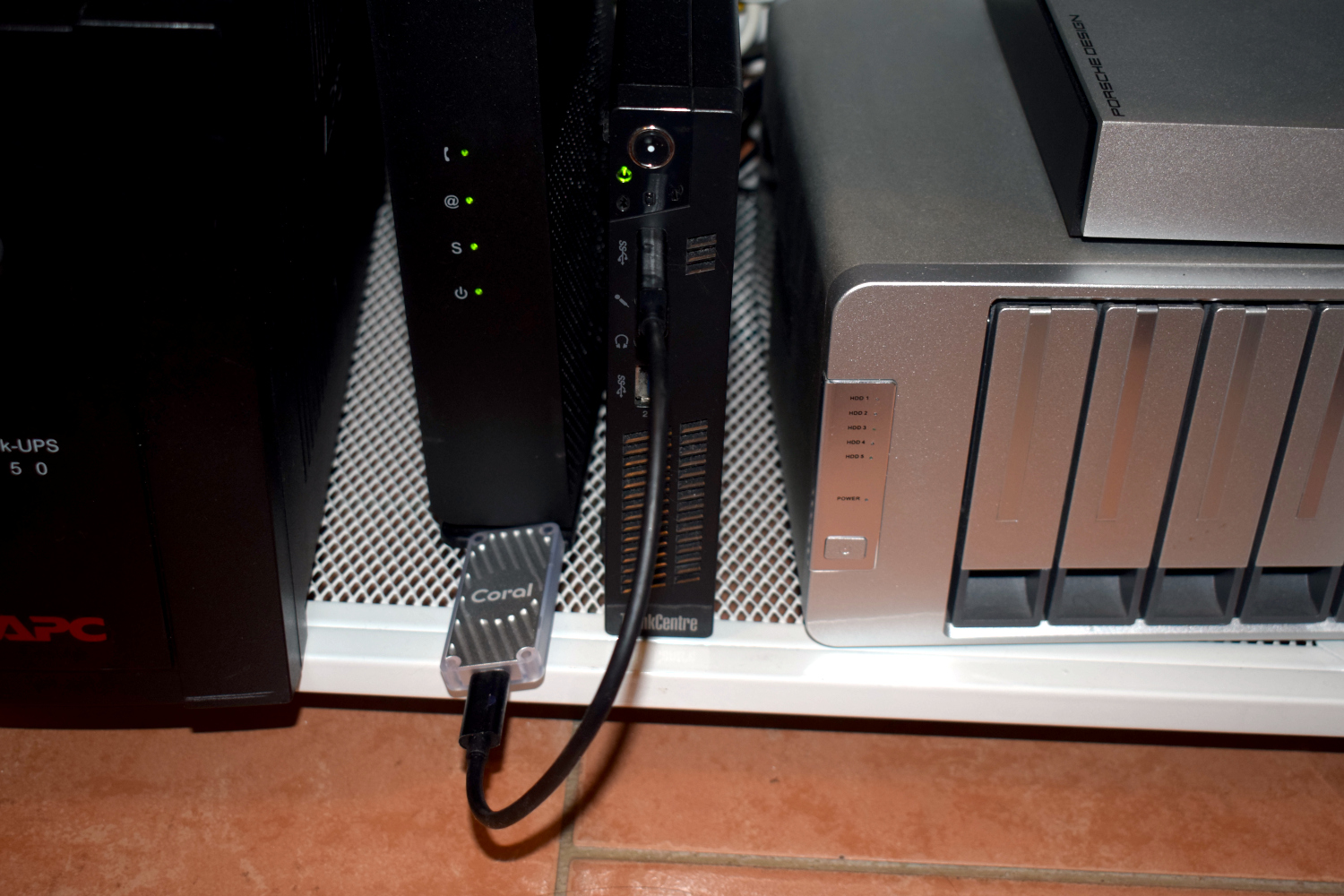 Source : https://www.funix.org/fr/linux/images/video/videosurveillance/google-coral.jpg Titre de l'image