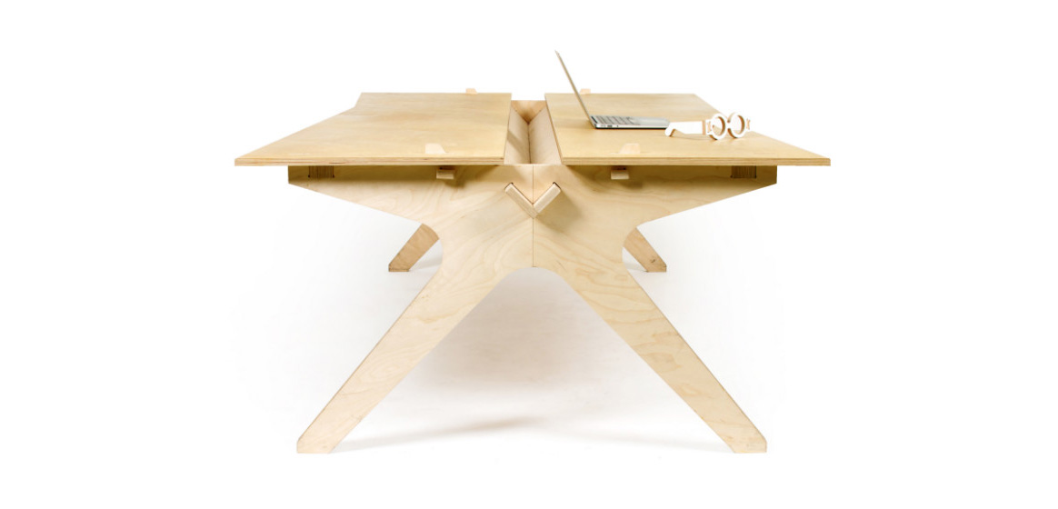 Desk par Joni Steiner & Nick Ierodiaconou - CC By Sa