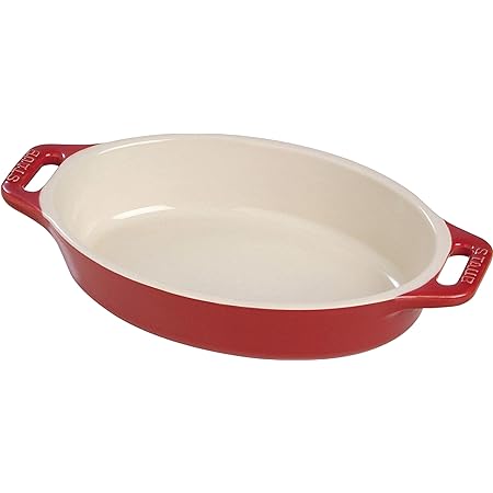 plat en fonte oval couleur cerise de marque Staub