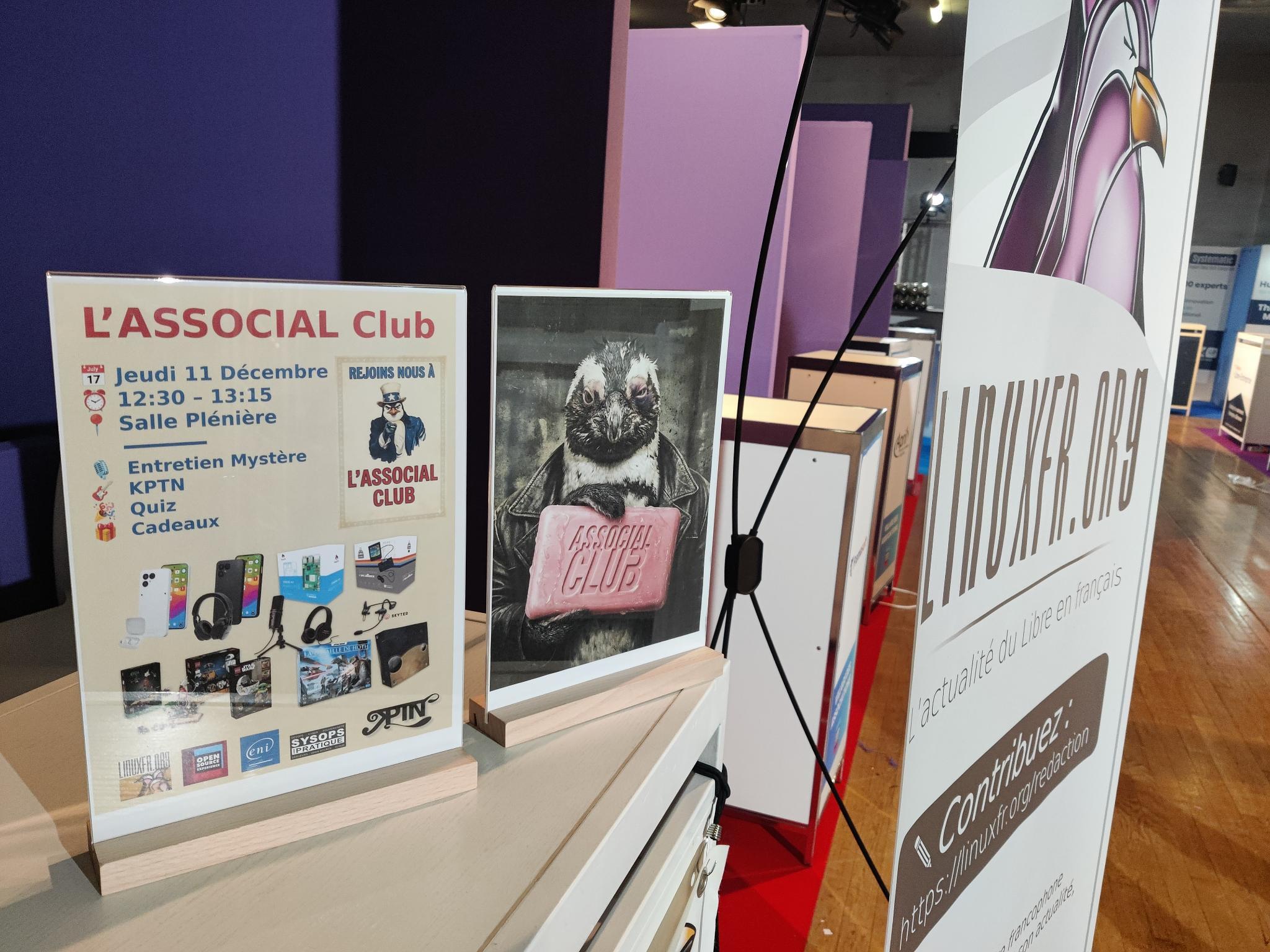 Affiches sur le stand