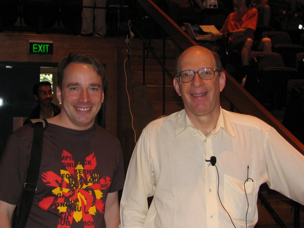 Linus Torvalds et Andrew Tanenbaum