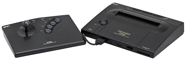 Console Neo Geo, source Wikimedia, © Evan-Amos 2012