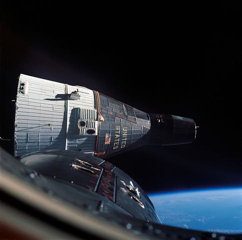 véritable photo de la Capsule Gemini en orbite